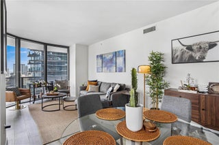 Photo of Listing #A11765971