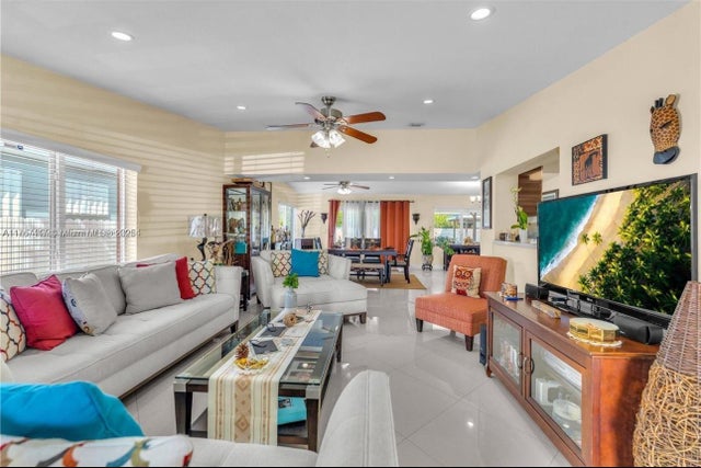 3 of 20 - 3645 Sw 97th Ave, Miami, FL