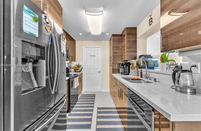 5 of 20 - 3645 Sw 97th Ave, Miami, FL