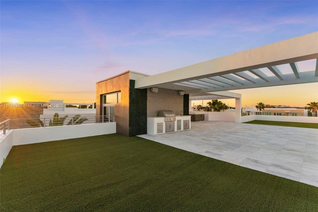 4 of 49 - 10561 Nw 67th Ter, Doral, FL