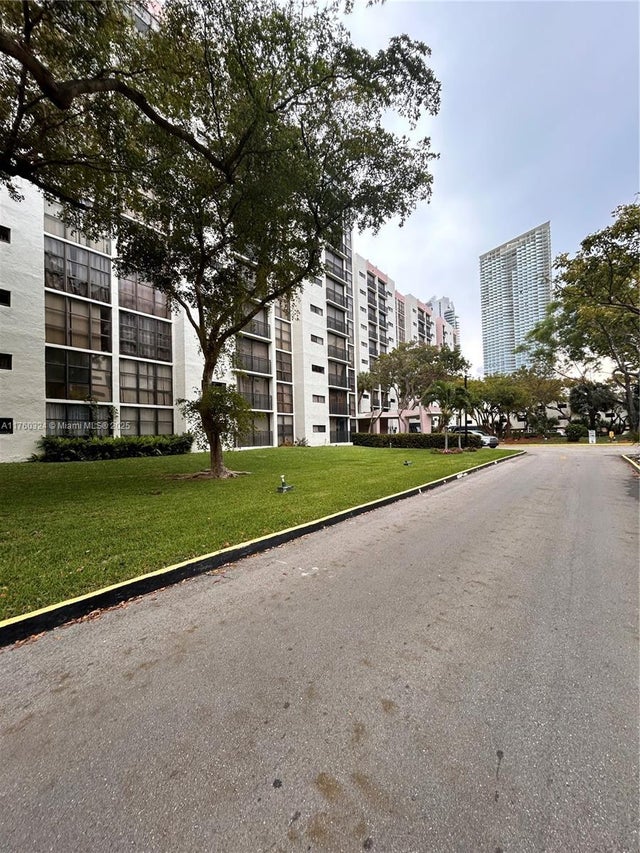 3 of 39 - 17021 N Bay Rd 828, Sunny Isles Beach, FL