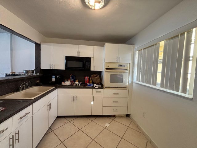 5 of 8 - 7900 Tatum Waterway Dr 413, Miami Beach, FL