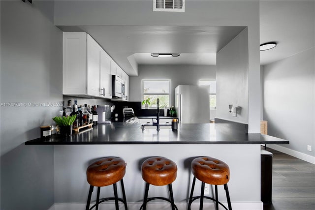 3 of 24 - 609 Ne 13th Ave 302, Fort Lauderdale, FL