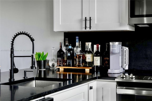 5 of 24 - 609 Ne 13th Ave 302, Fort Lauderdale, FL