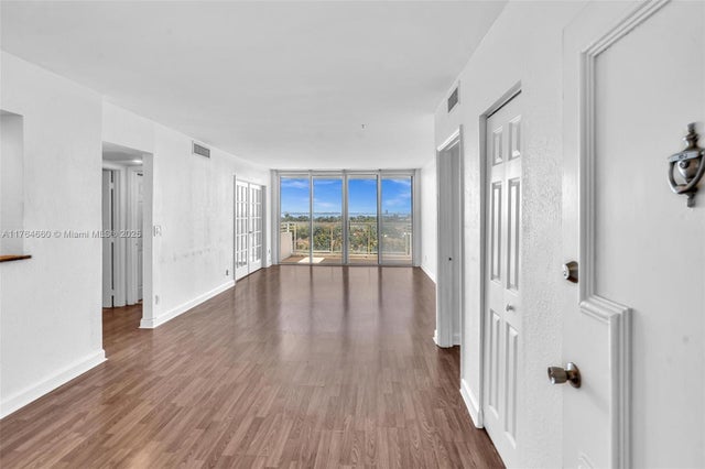 2 of 20 - 5600 Collins Ave 10j, Miami Beach, FL