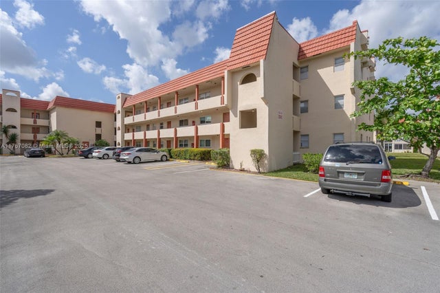 8040 N Sunrise Lakes Dr 106, Sunrise