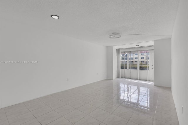 4 of 30 - 8040 N Sunrise Lakes Dr 106, Sunrise, FL