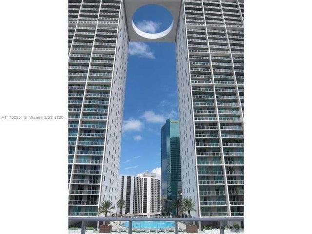 2 of 6 - 500 Brickell Ave 2303, Miami, FL