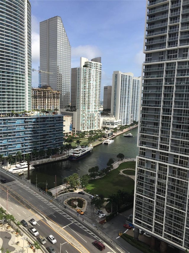 3 of 6 - 500 Brickell Ave 2303, Miami, FL