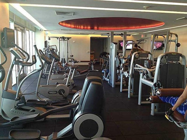 5 of 6 - 500 Brickell Ave 2303, Miami, FL