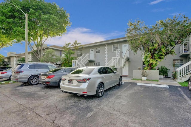 2 of 38 - 426 Ne 210th Cir Ter 104-2, Miami, FL