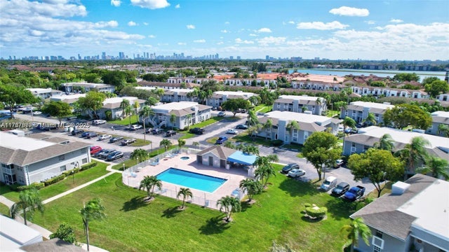 3 of 38 - 426 Ne 210th Cir Ter 104-2, Miami, FL