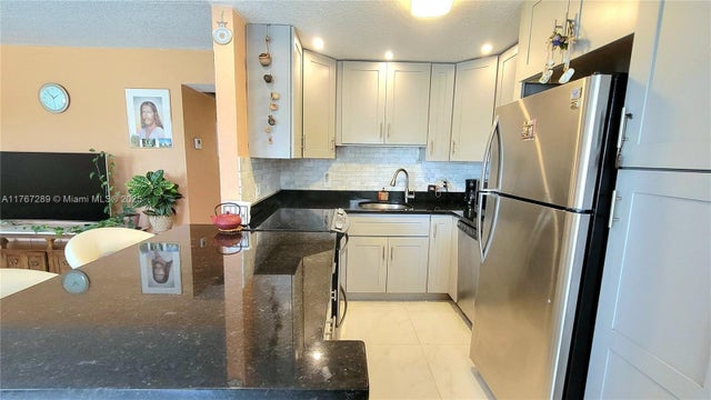 3 of 11 - 51 Markham C C, Deerfield Beach, FL