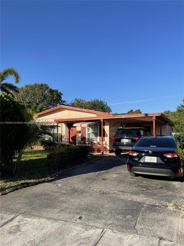 2 of 2 - 691 Nw 20th Ct, Pompano Beach, FL