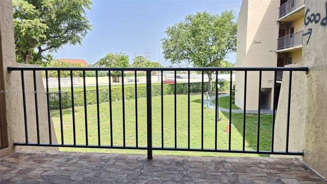 2 of 33 - 13715 Kendale Lakes Cir A-201, Miami, FL