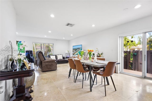 3 of 40 - 5717 Nw 102nd Pl, Doral, FL