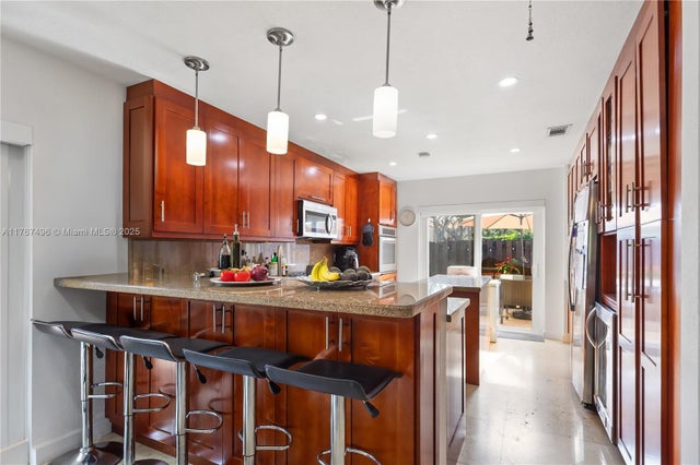 4 of 40 - 5717 Nw 102nd Pl, Doral, FL