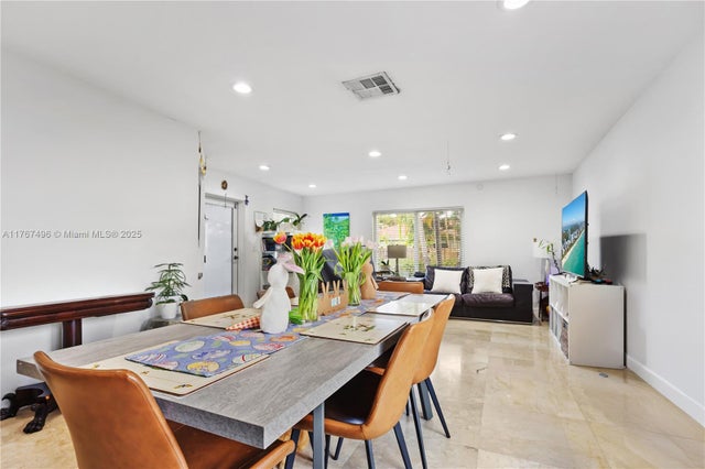 5 of 40 - 5717 Nw 102nd Pl, Doral, FL