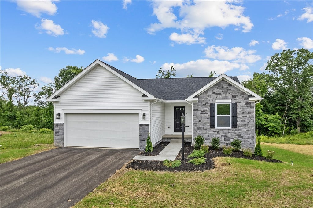 121 Samantha Drive, Center