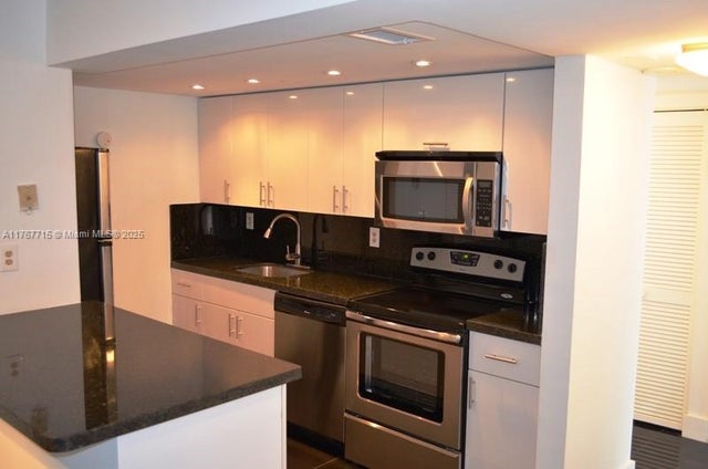 1 of 17 - 1035 West Ave 205, Miami Beach, FL