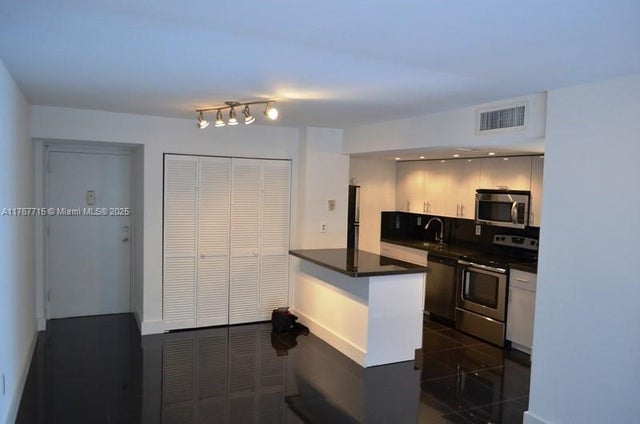 3 of 17 - 1035 West Ave 205, Miami Beach, FL