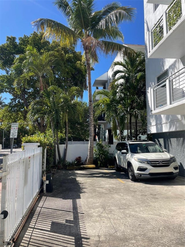 3 of 27 - 716 Michigan Ave 202, Miami Beach, FL