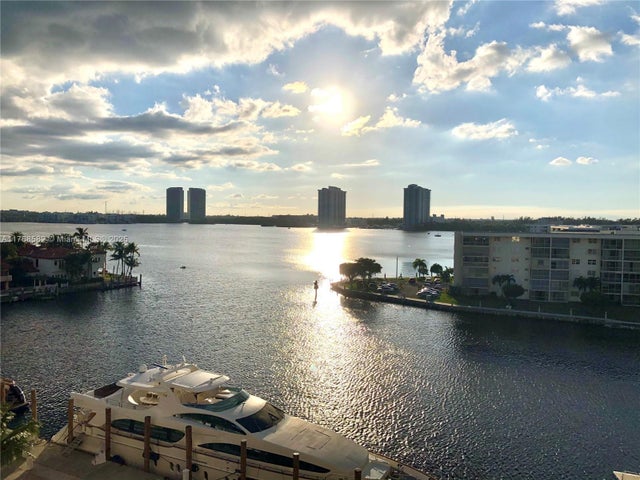 1 of 25 - 1000 W Island Blvd 712, Aventura, FL