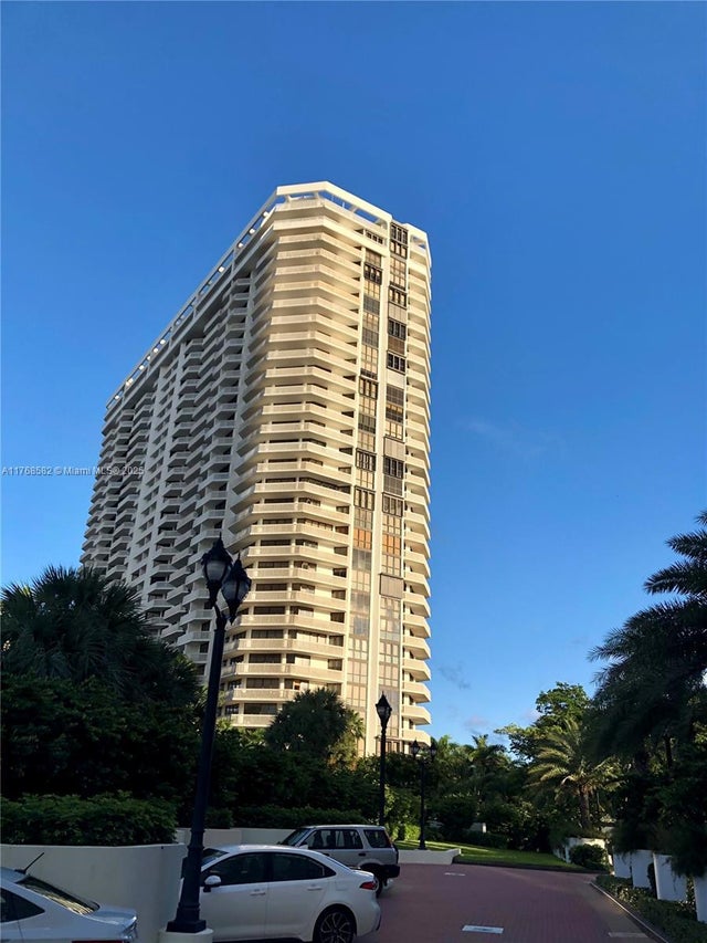 3 of 25 - 1000 W Island Blvd 712, Aventura, FL