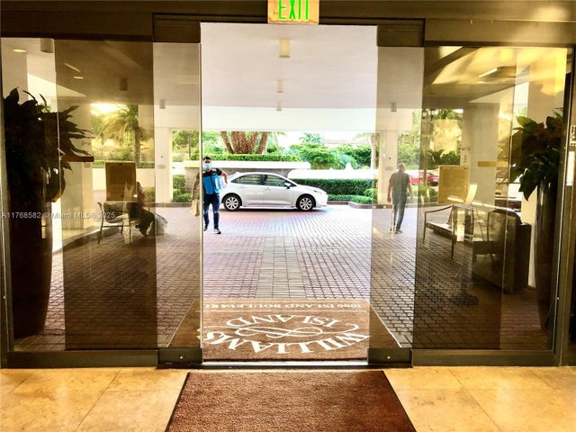 5 of 25 - 1000 W Island Blvd 712, Aventura, FL