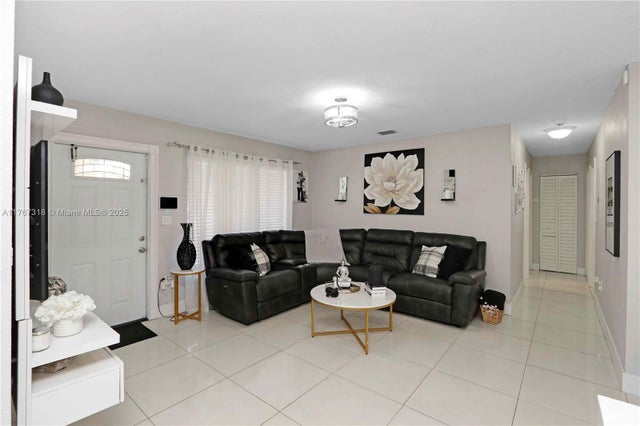 4 of 19 - 2980 Nw 208th Ter, Miami Gardens, FL