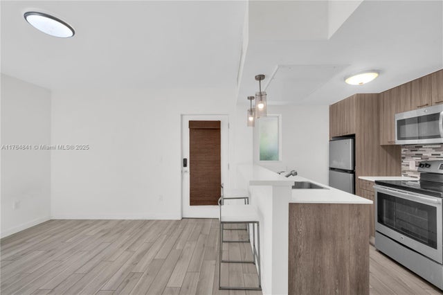 1 of 46 - 740 Meridian Ave 11, Miami Beach, FL