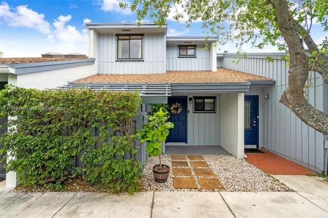 2 of 33 - 1652 N 14th Ter, Hollywood, FL