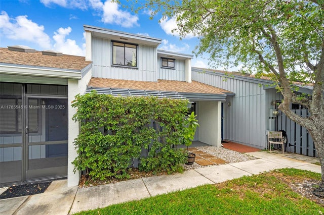 3 of 33 - 1652 N 14th Ter, Hollywood, FL