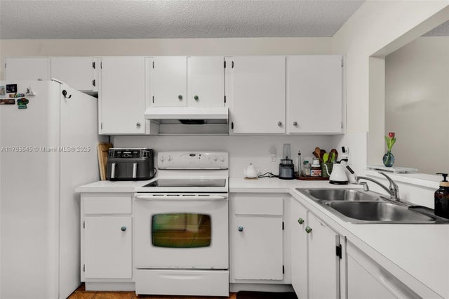 4 of 33 - 1652 N 14th Ter, Hollywood, FL