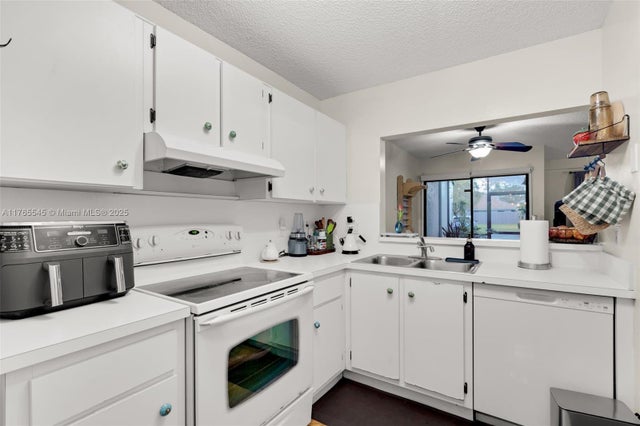5 of 33 - 1652 N 14th Ter, Hollywood, FL