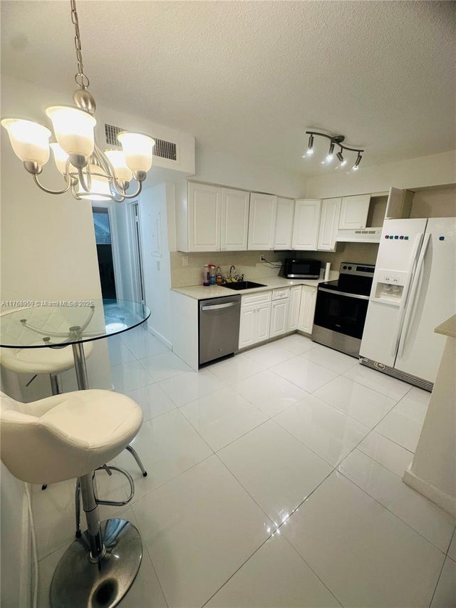 3 of 7 - 1120 102nd St 4, Bay Harbor Islands, FL