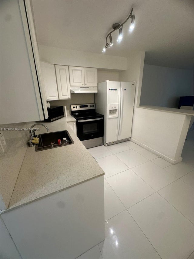 5 of 7 - 1120 102nd St 4, Bay Harbor Islands, FL