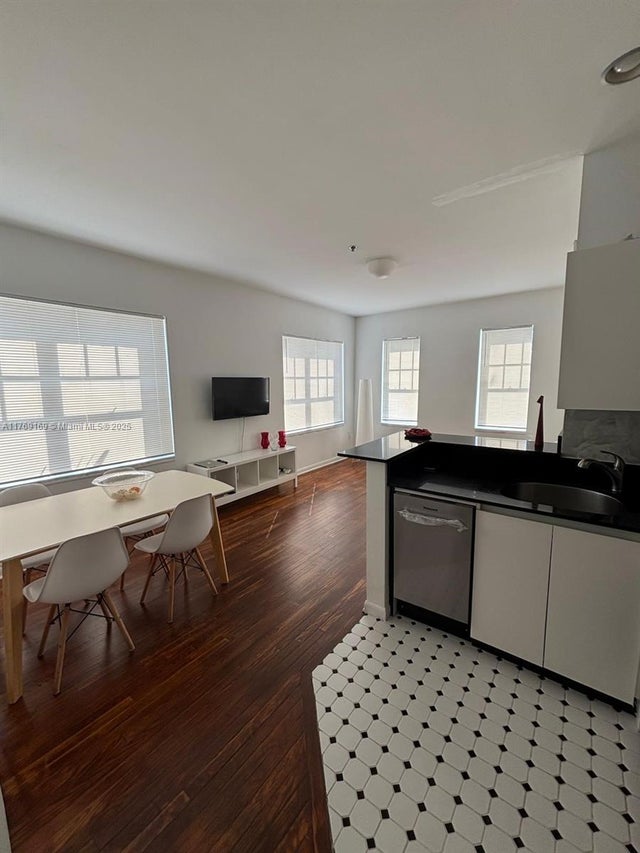 4 of 9 - 1244 Pennsylvania Ave 307, Miami Beach, FL