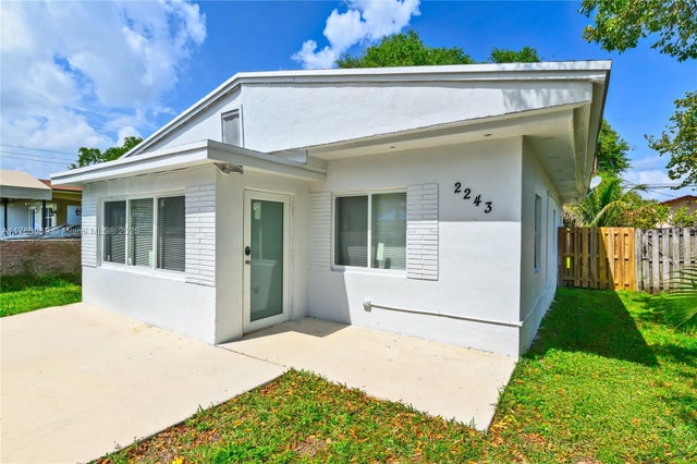 1 of 31 - 2243 Greene St, Hollywood, FL