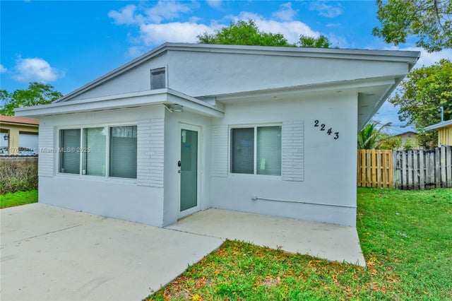 2 of 31 - 2243 Greene St, Hollywood, FL