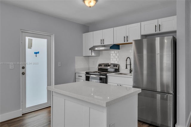 4 of 31 - 2243 Greene St, Hollywood, FL