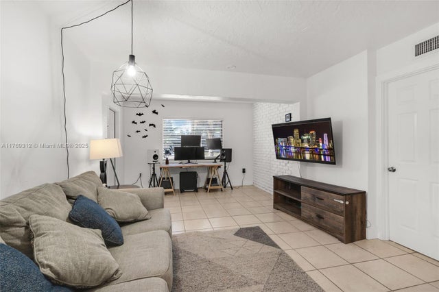 3 of 31 - 5844 Garfield St, Hollywood, FL