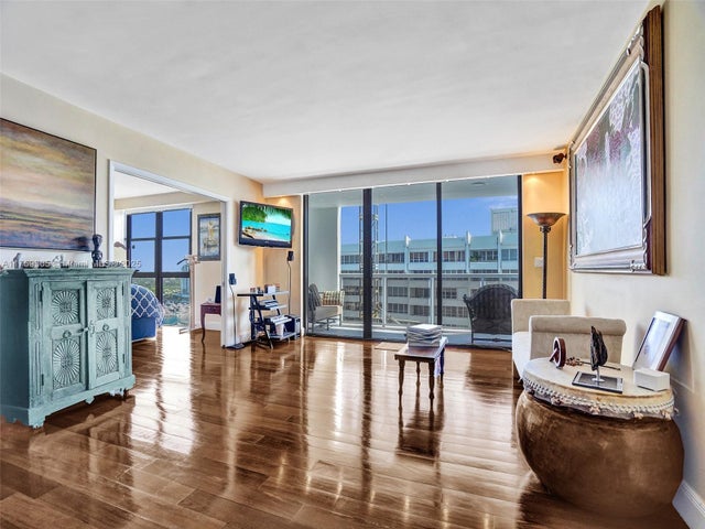 2 of 33 - 9 Island Ave 2109, Miami Beach, FL