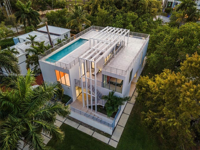 5 of 61 - 1250 N Venetian Way, Miami, FL