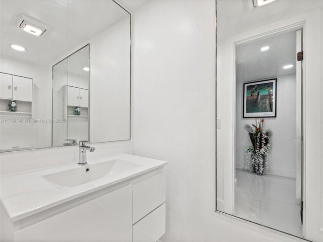 4 of 21 - 200 Diplomat Pkwy 424, Hallandale Beach, FL