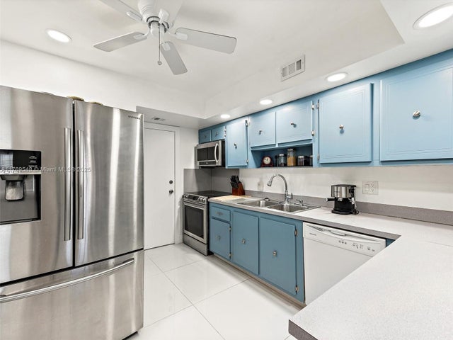 5 of 21 - 200 Diplomat Pkwy 424, Hallandale Beach, FL