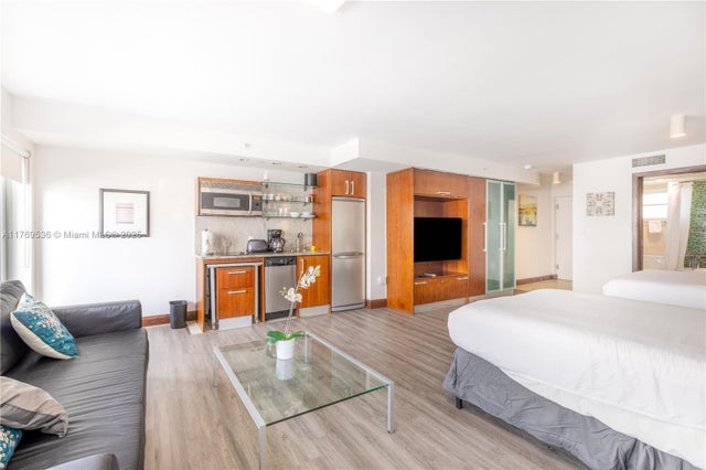 3 of 8 - 1024 Ocean Dr A404, Miami Beach, FL