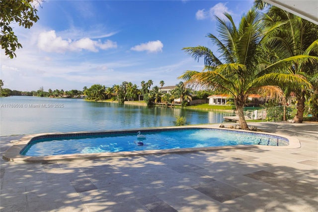 2255 Ne 207th St, Miami