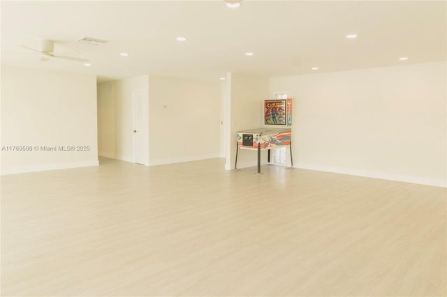 4 of 34 - 2255 Ne 207th St, Miami, FL