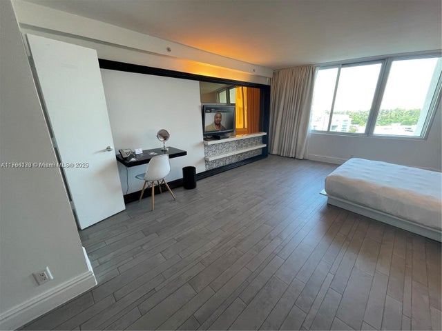 4 of 11 - 1100 West Ave 807, Miami Beach, FL